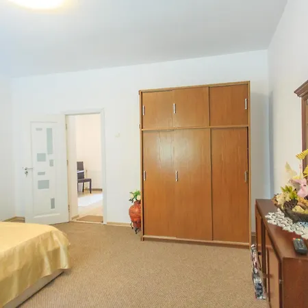 Nobless Boutique ブラショフ